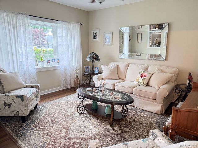 28 Pine Street, Sayville, NY 11782