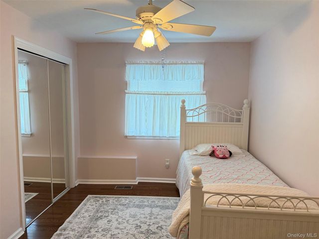 28 Pine Street, Sayville, NY 11782