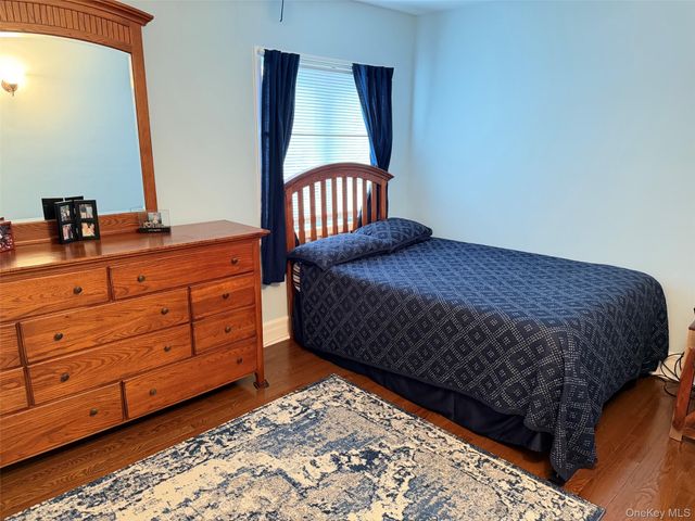 28 Pine Street, Sayville, NY 11782