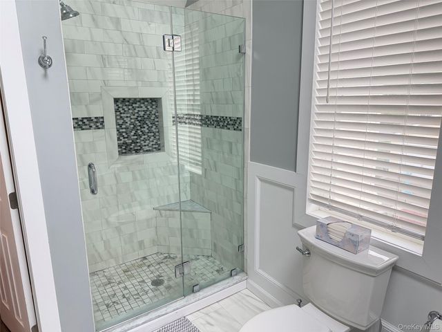 28 Pine Street, Sayville, NY 11782