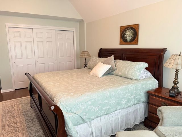 28 Pine Street, Sayville, NY 11782