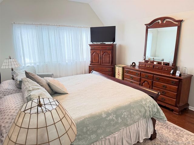 28 Pine Street, Sayville, NY 11782