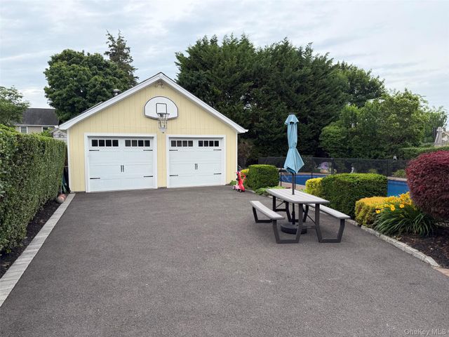 28 Pine Street, Sayville, NY 11782