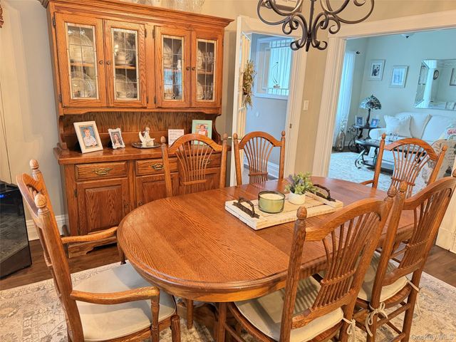 28 Pine Street, Sayville, NY 11782
