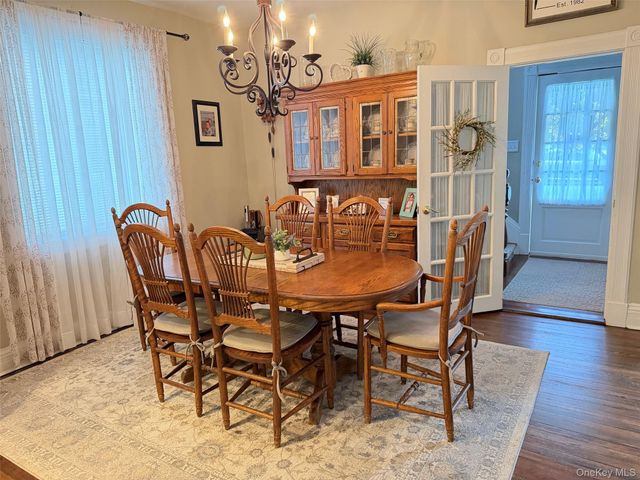 28 Pine Street, Sayville, NY 11782