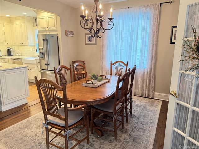 28 Pine Street, Sayville, NY 11782