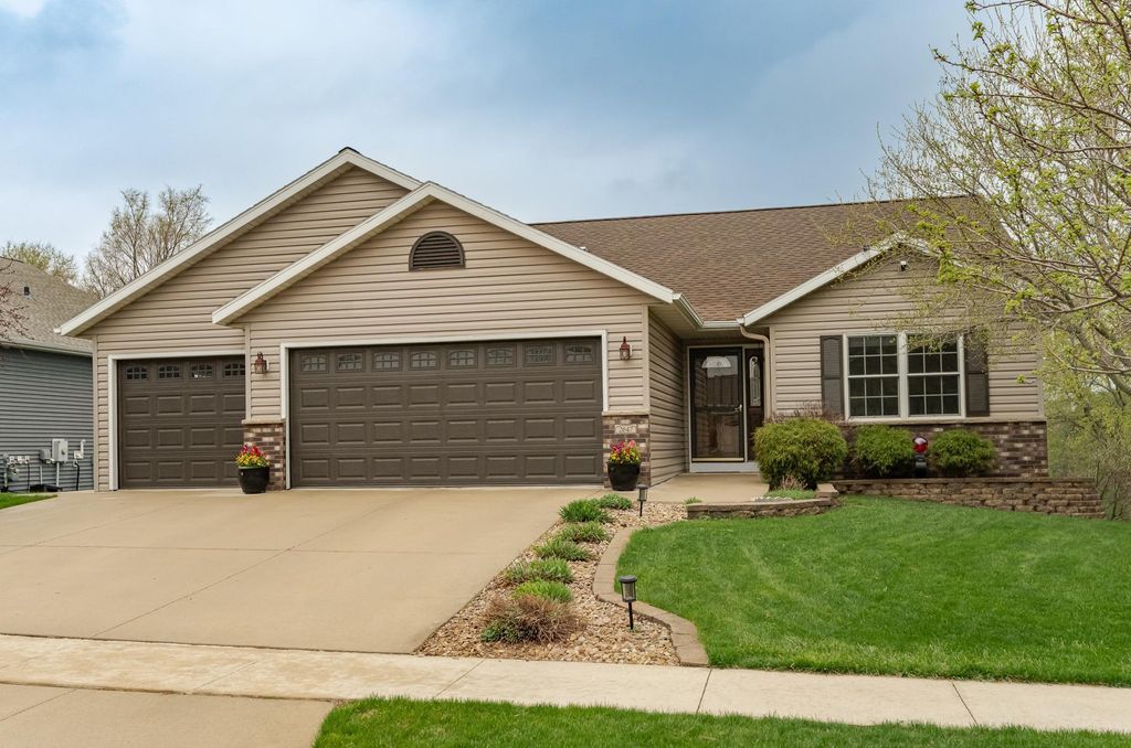 2647 Stacy Street SE, Rochester, MN 55904