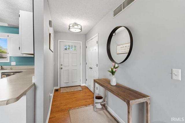 1804 E Springfield Drive, Warsaw, IN 46580