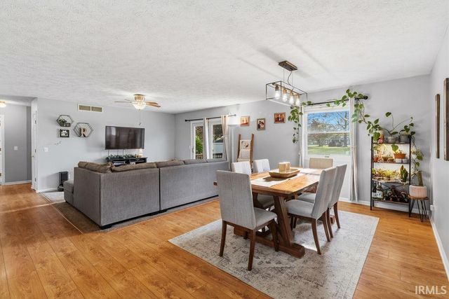 1804 E Springfield Drive, Warsaw, IN 46580