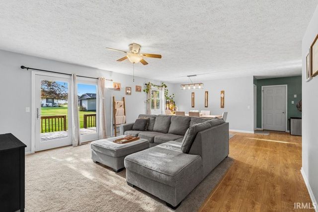 1804 E Springfield Drive, Warsaw, IN 46580