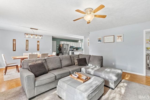1804 E Springfield Drive, Warsaw, IN 46580