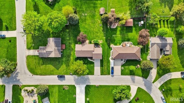 1804 E Springfield Drive, Warsaw, IN 46580