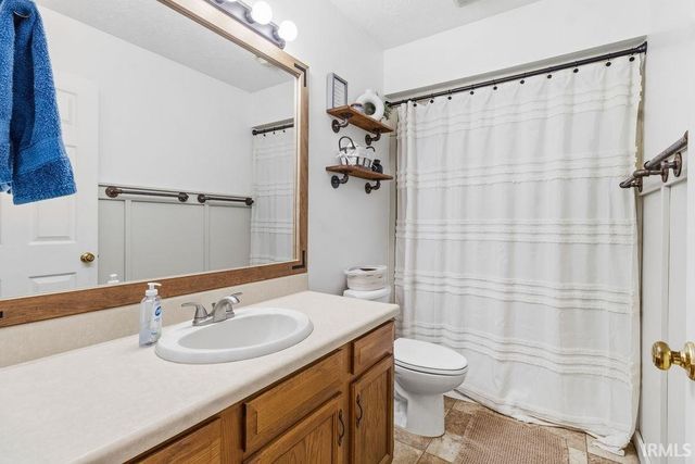 1804 E Springfield Drive, Warsaw, IN 46580