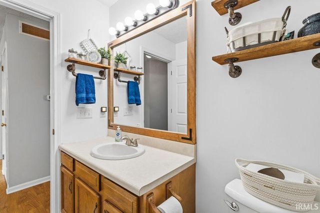 1804 E Springfield Drive, Warsaw, IN 46580