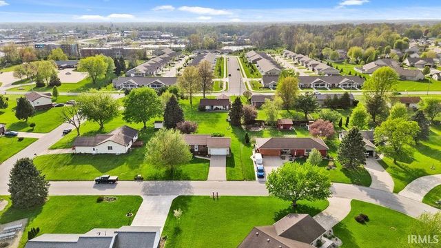 1804 E Springfield Drive, Warsaw, IN 46580