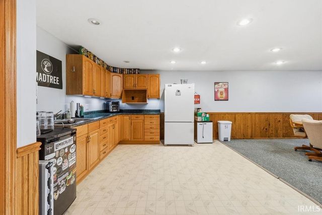 1804 E Springfield Drive, Warsaw, IN 46580