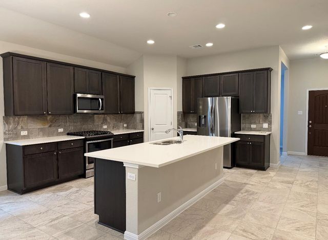 228 Castlefields ST, Hutto, TX 78634