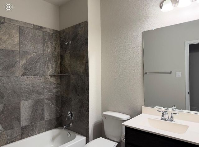228 Castlefields ST, Hutto, TX 78634