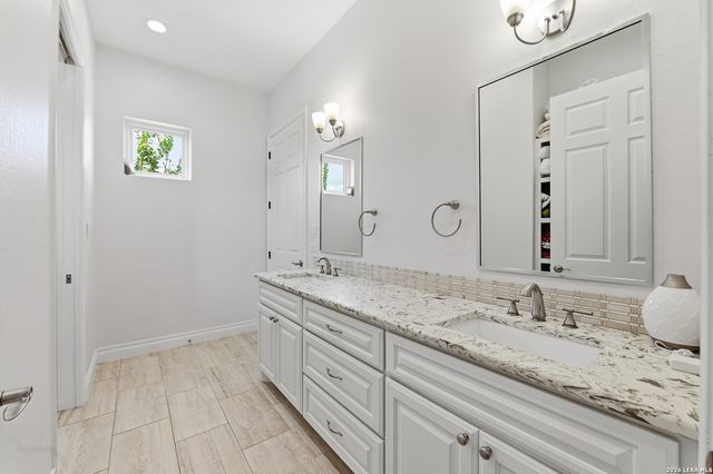 103 William Tobin, Blanco, TX 78606