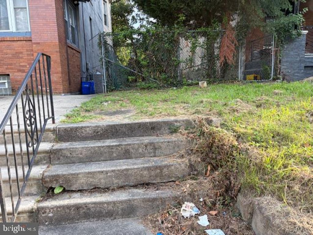 2220 W TIOGA ST, PHILADELPHIA, PA 19140 — exterior