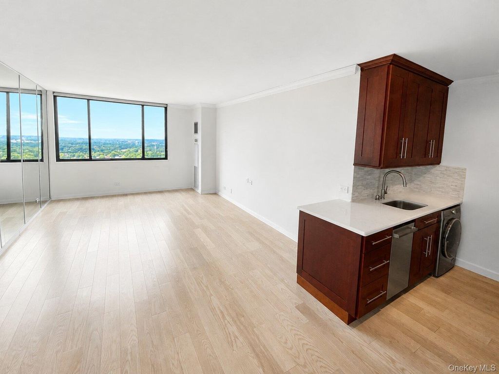 26910 Grand Central Parkway 31P, Floral Park, NY 11005 — photo 2