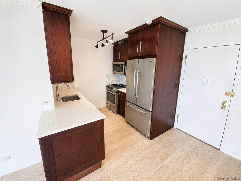26910 Grand Central Parkway 31P, Floral Park, NY 11005 — photo 5