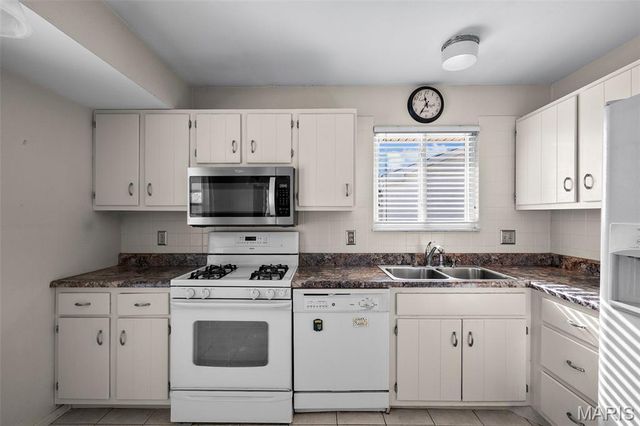 946 Tree Trails Lane, Fenton, MO 63026