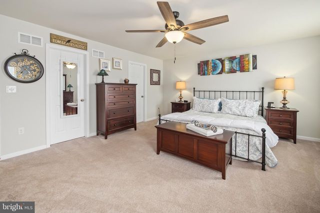 2216 SUNNYVALE DR, Pennsburg, PA 18073