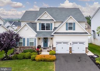 2216 SUNNYVALE DR, Pennsburg, PA 18073