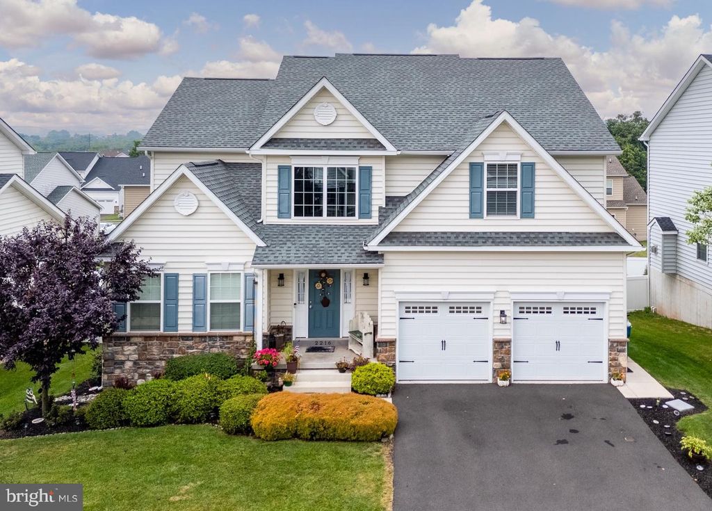 2216 SUNNYVALE DR, Pennsburg, PA 18073