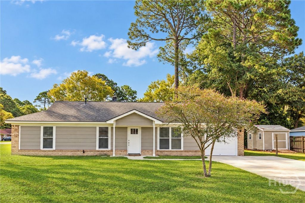 Image 2 of property listing at 210 Treasure Loop, Savannah, GA 31410