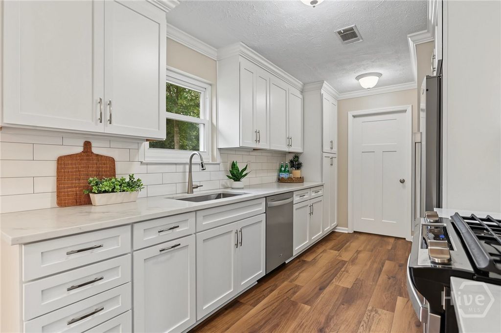Image 6 of property listing at 210 Treasure Loop, Savannah, GA 31410