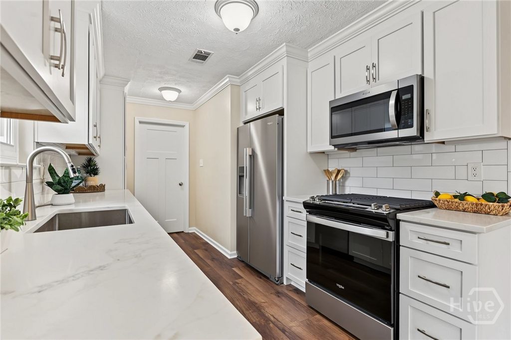 Image 7 of property listing at 210 Treasure Loop, Savannah, GA 31410