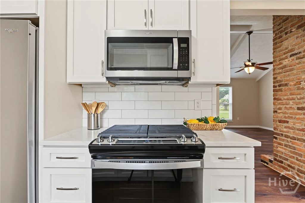 Image 8 of property listing at 210 Treasure Loop, Savannah, GA 31410