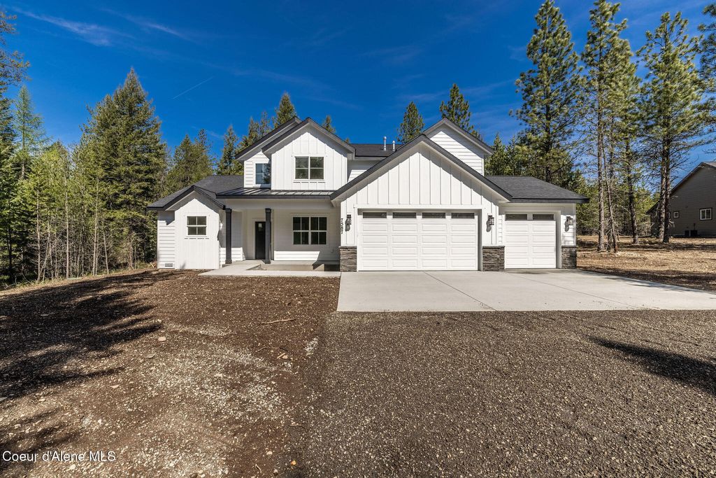 7587 E Duke Ln, Athol, ID 83801