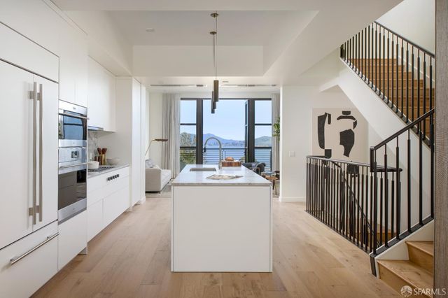 37 Meadow Drive 3, San Francisco, CA 94130
