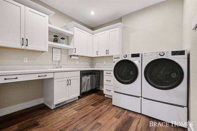 8235 Country Rail Drive, Byron Center, MI 49315