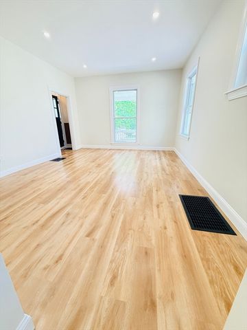 60 Montclair Ave, Quincy, MA 02171