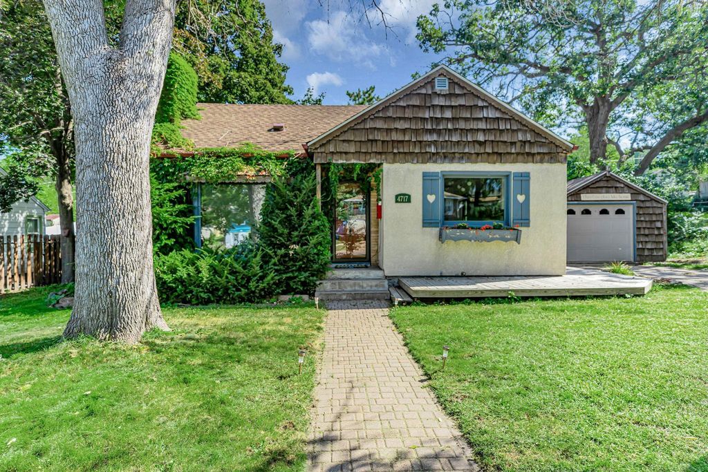 4717 6th Street NE, Columbia Heights, MN 55421
