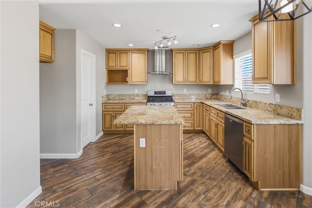 956 W Tibbot, Rialto, CA 92377