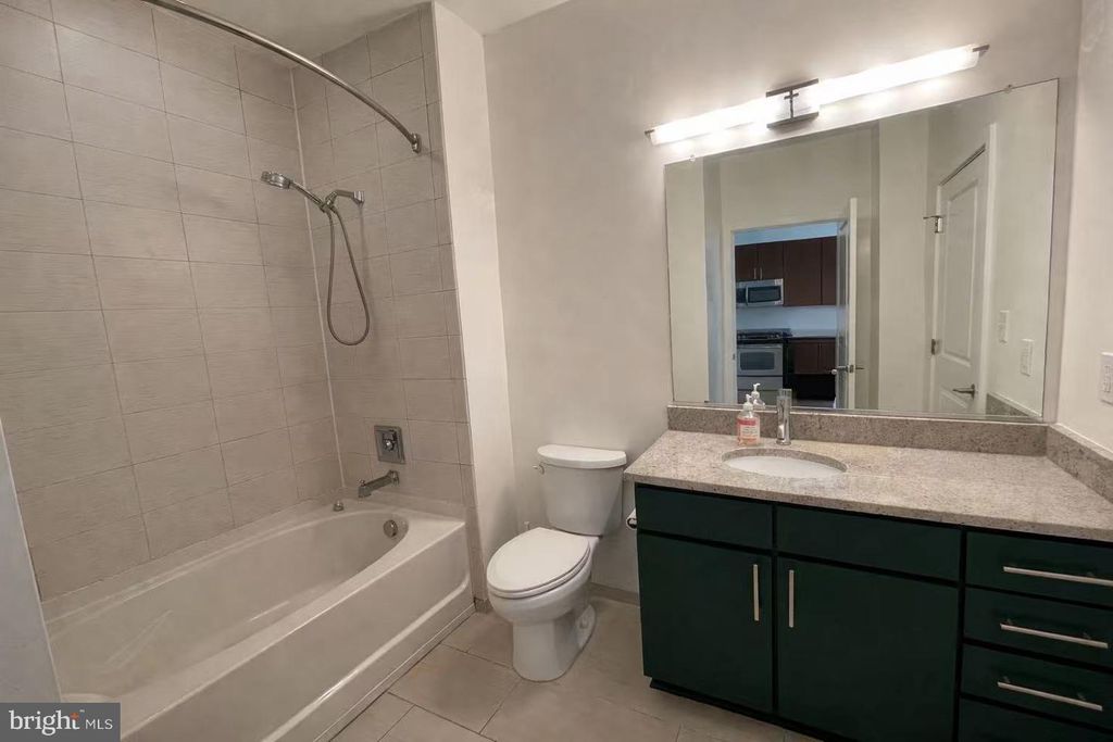 Image 10 of property listing at 8005 13TH ST #310, Silver Spring, MD 20910