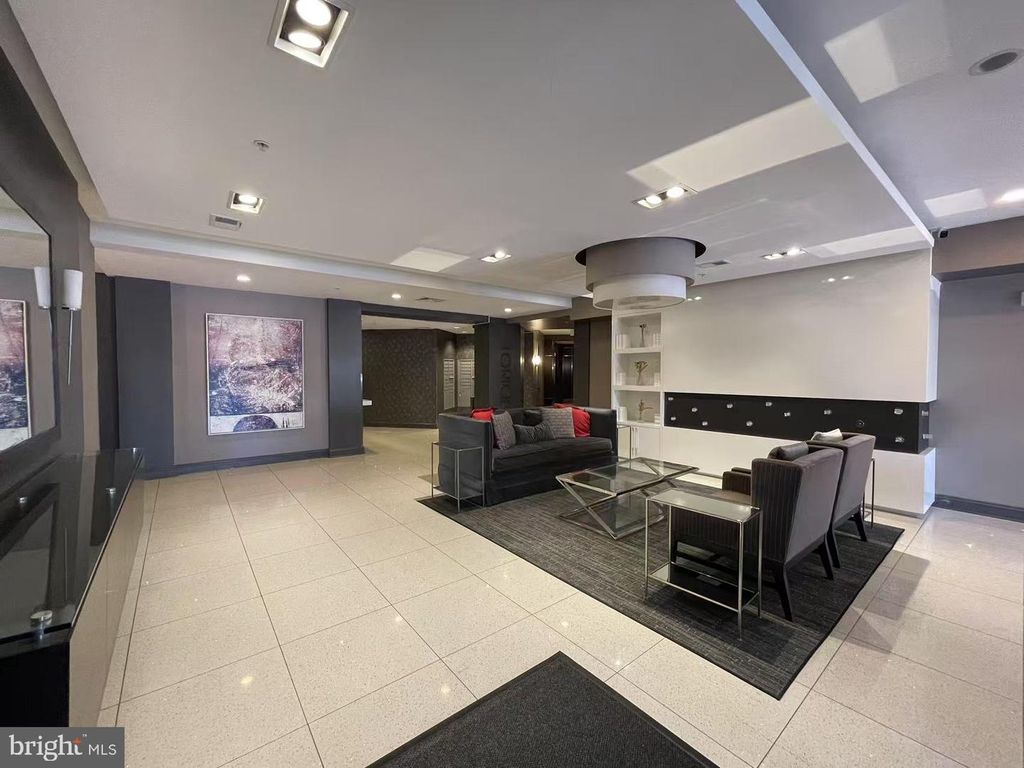 Image 2 of property listing at 8005 13TH ST #310, Silver Spring, MD 20910