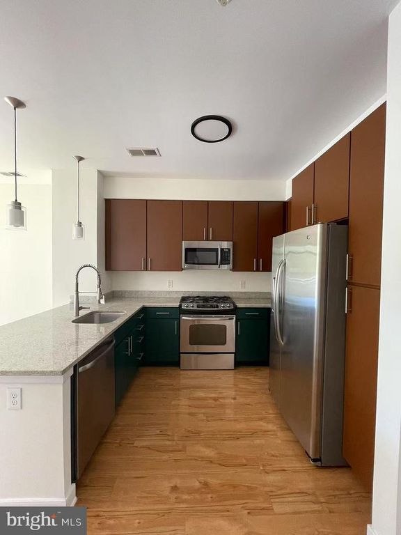 Image 5 of property listing at 8005 13TH ST #310, Silver Spring, MD 20910
