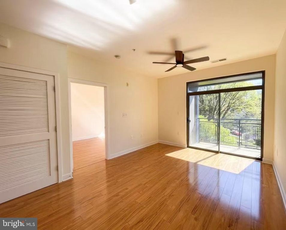 Image 7 of property listing at 8005 13TH ST #310, Silver Spring, MD 20910