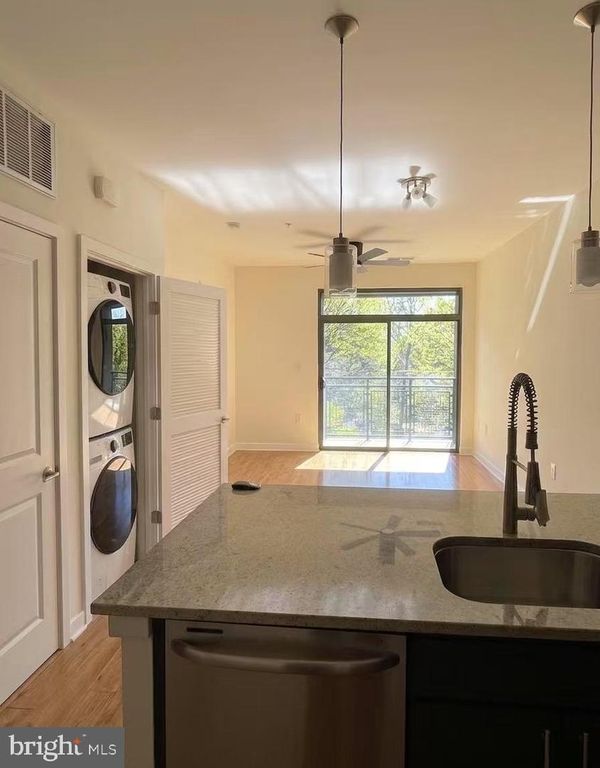 Image 8 of property listing at 8005 13TH ST #310, Silver Spring, MD 20910