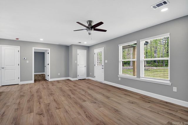 129 Shade Tree Ln, Jacksonville, AR 72076