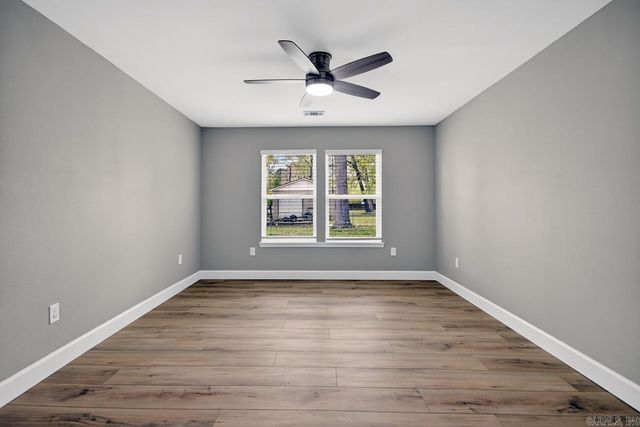 129 Shade Tree Ln, Jacksonville, AR 72076