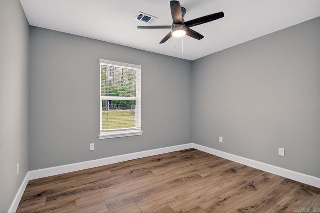 129 Shade Tree Ln, Jacksonville, AR 72076