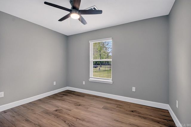 129 Shade Tree Ln, Jacksonville, AR 72076