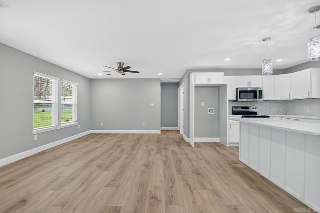 129 Shade Tree Ln, Jacksonville, AR 72076